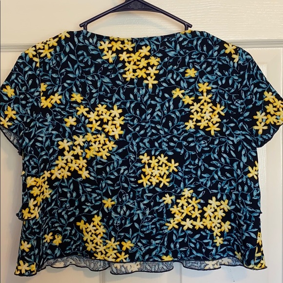 Super cute, ruffled Zara top - Picture 3 of 4